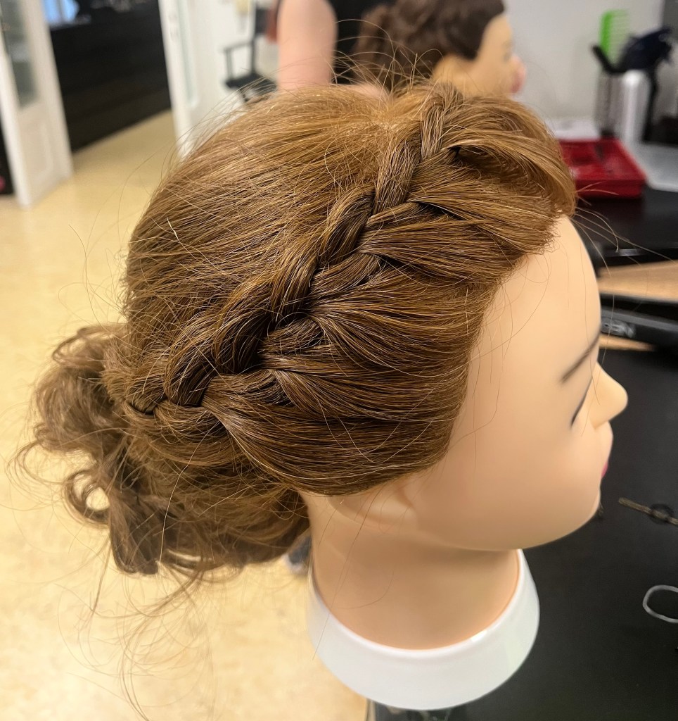 Boční cop – svatební účes