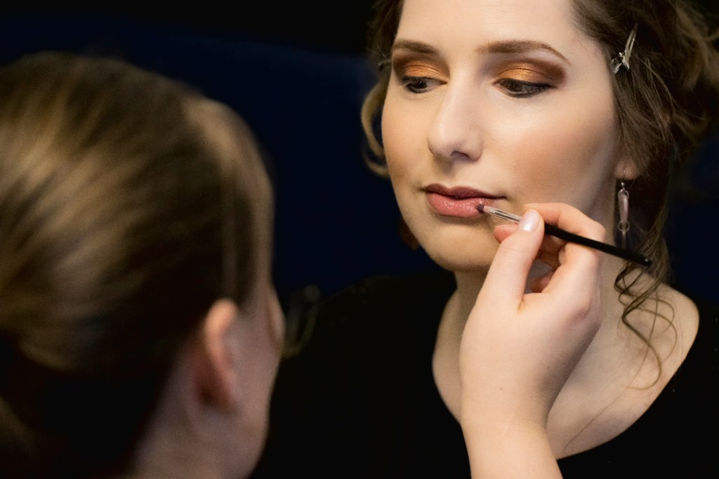 detail na práci vizážistky